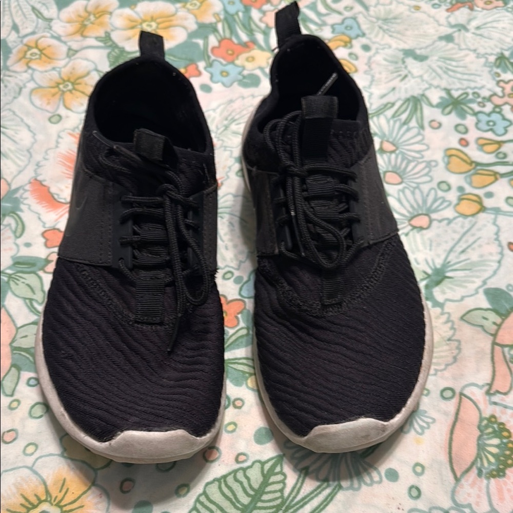 Nike Knit Black Athletic Sneakers with White Soles Size 8